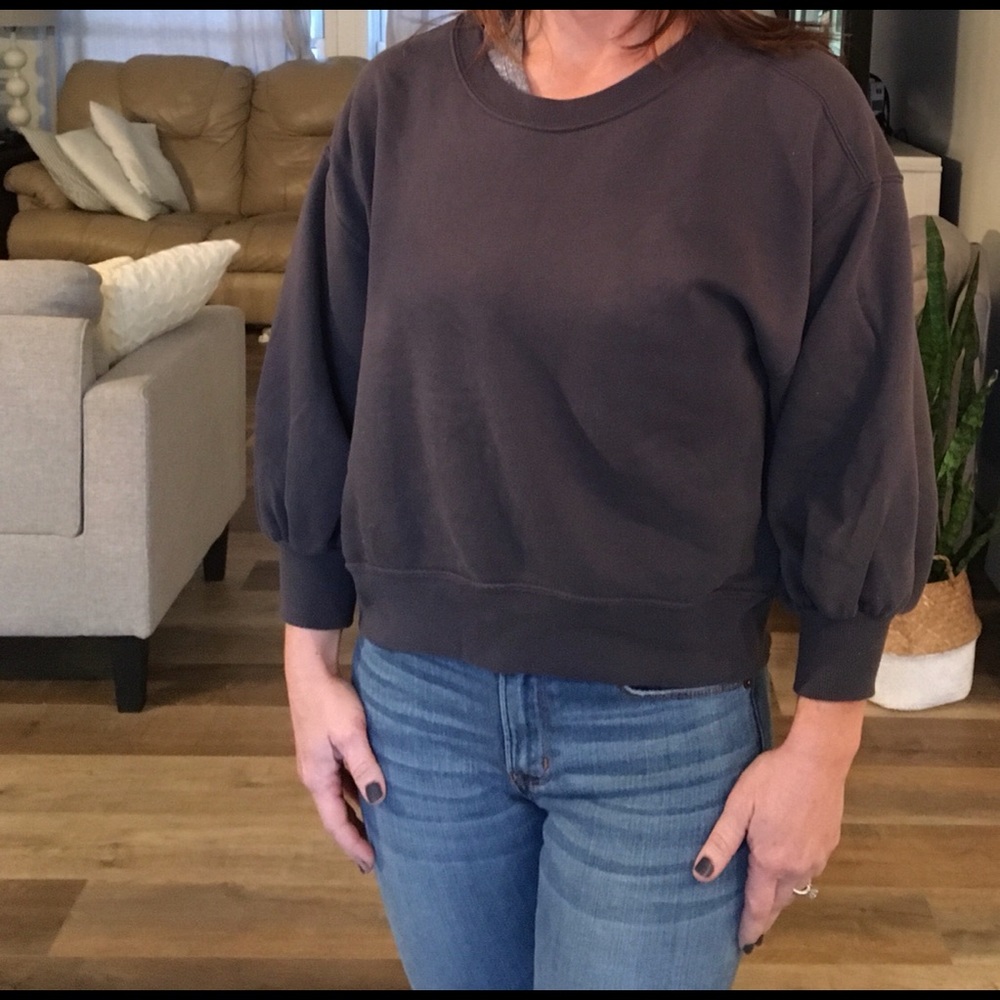 Grey cropped top sweater